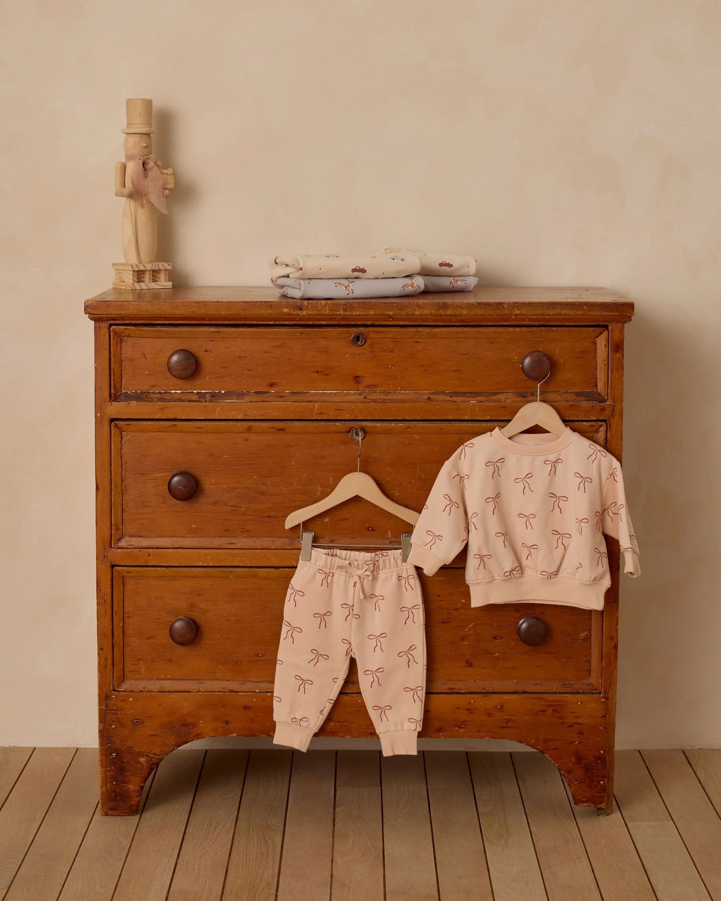 Relaxed Fleece Sweatsuit || Red Bows