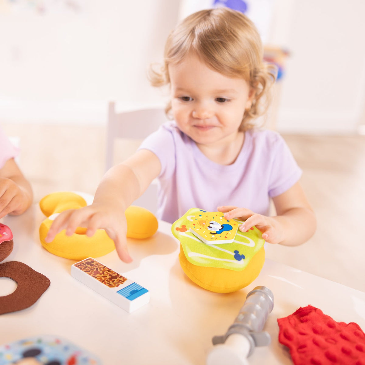 Disney Fill and Top Character Donut Play Set