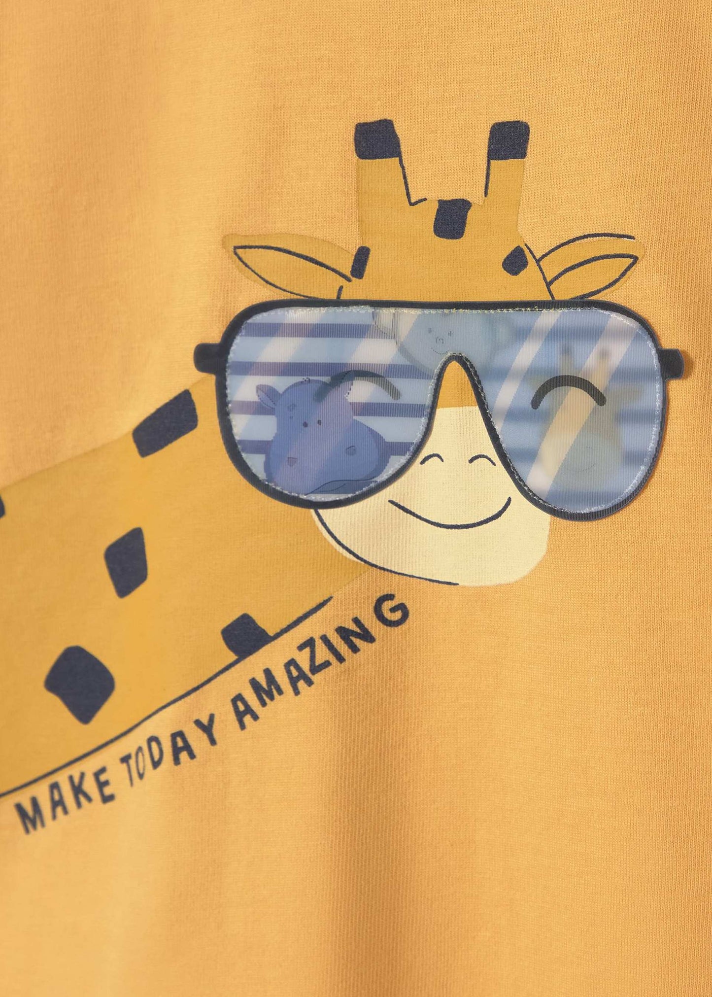 Giraffe Graphic T-Shirt