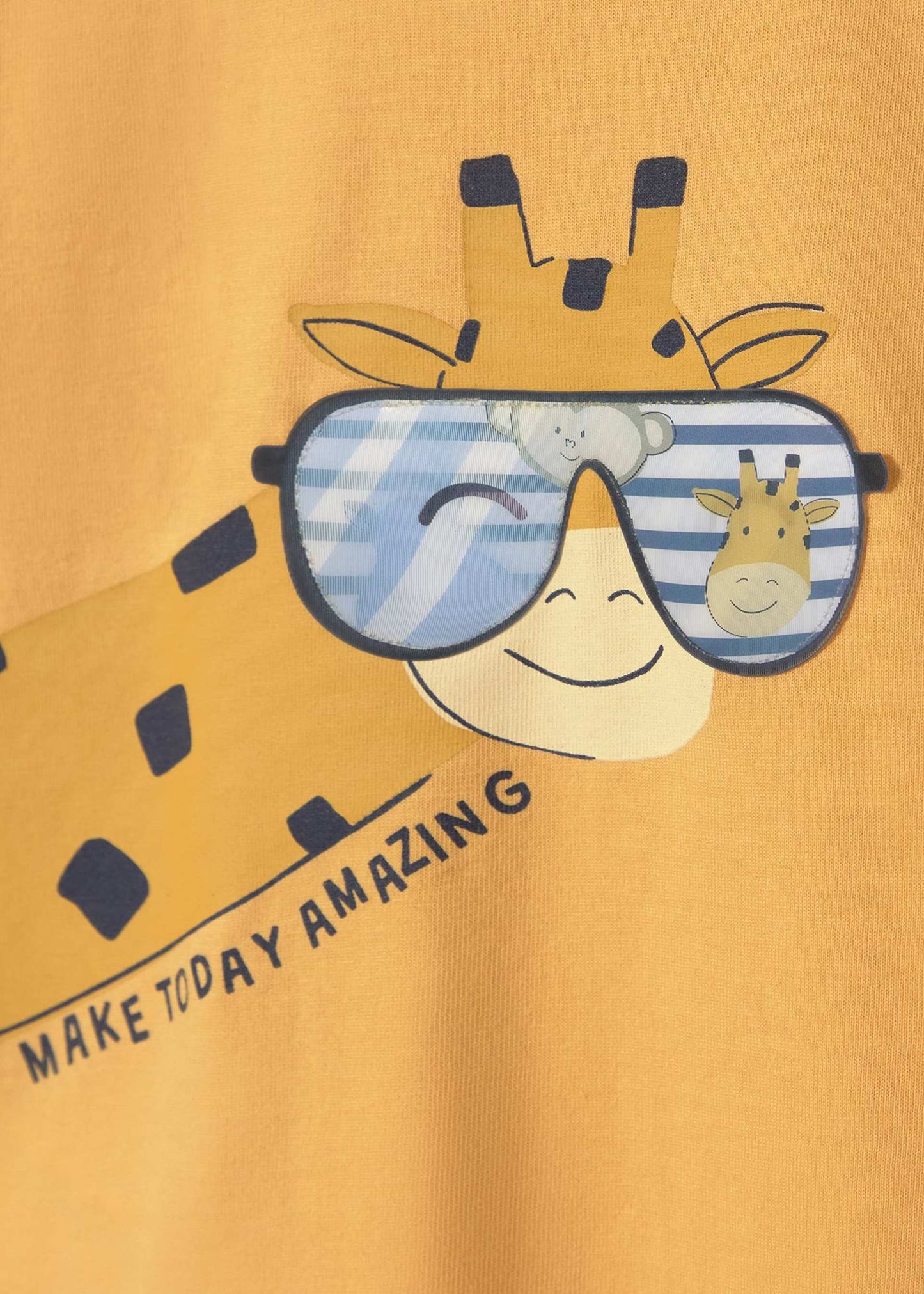 Giraffe Graphic T-Shirt