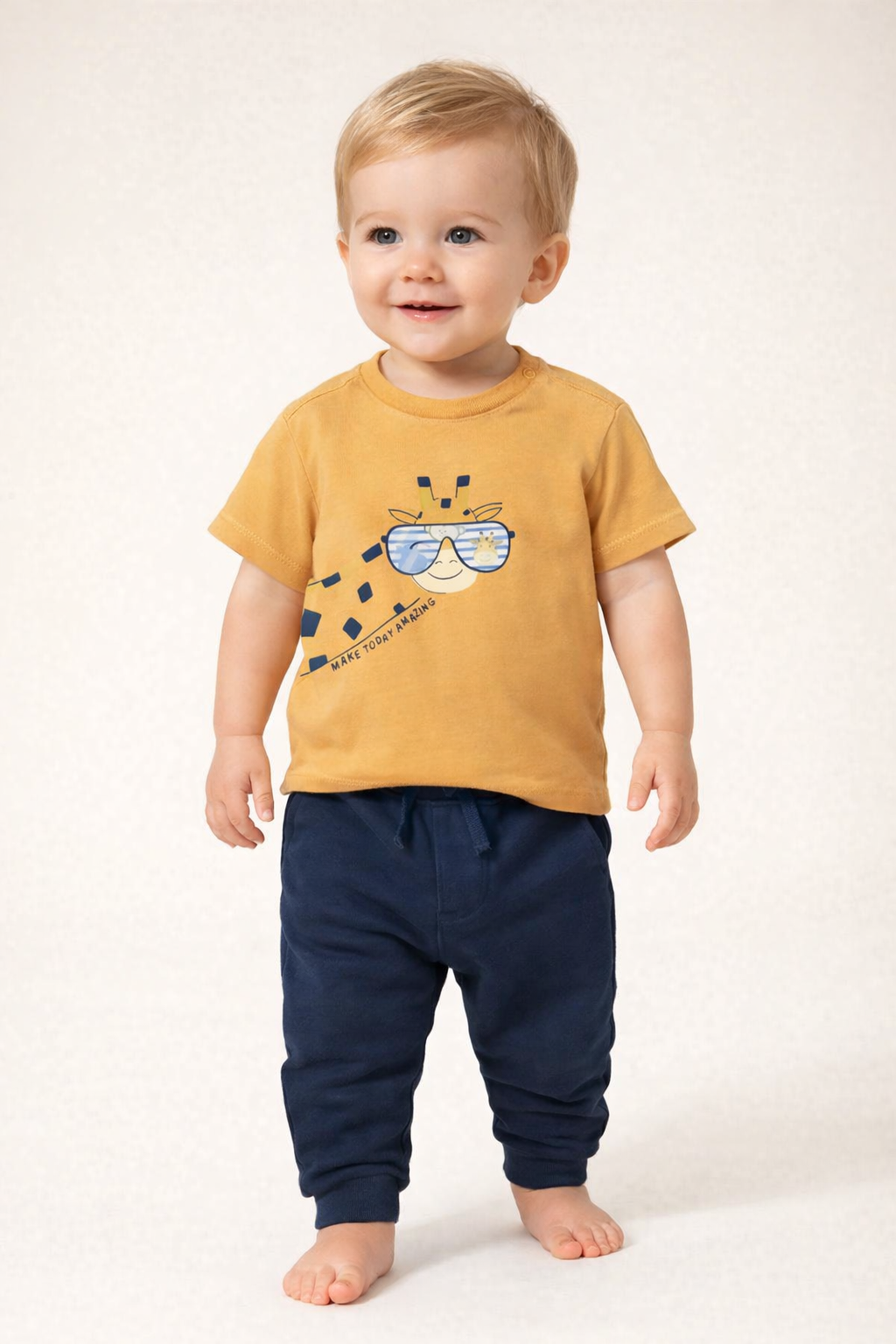 Giraffe Graphic T-Shirt