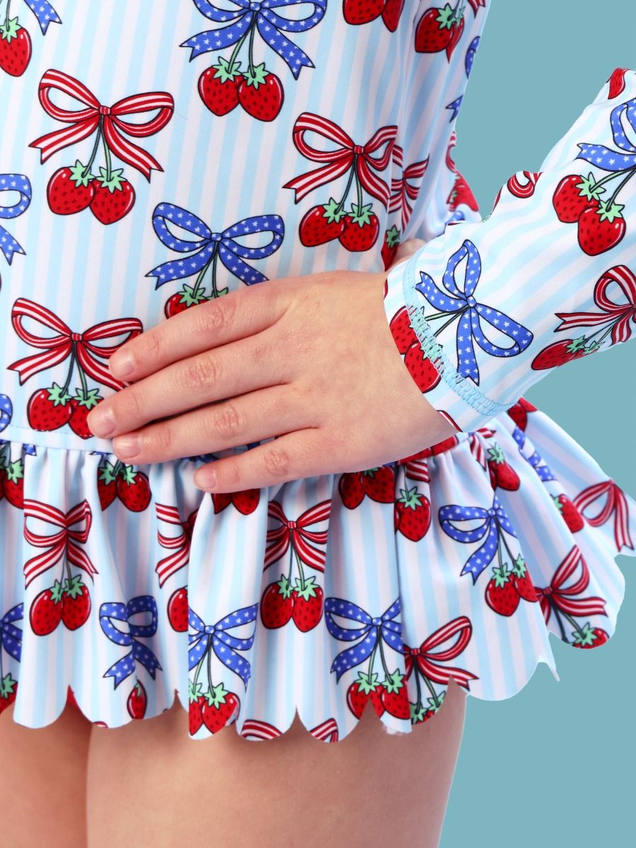 Berries & Bows Scallop Hem Long Sleeve Rash Guard 2-Piece